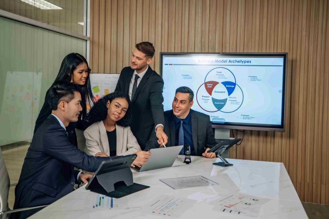 Lead Lifecycle Management in a Remote Work Environment: Best Practices and Tools for Optimizing Marketing Strategies